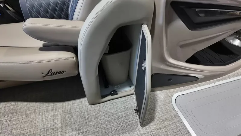 Slide: The Image of Barletta Lusso 23UA 2027 - 33