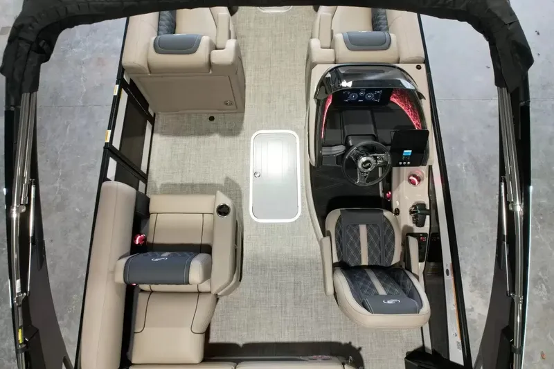 Slide: The Image of Barletta Lusso 23UA 2027 - 50