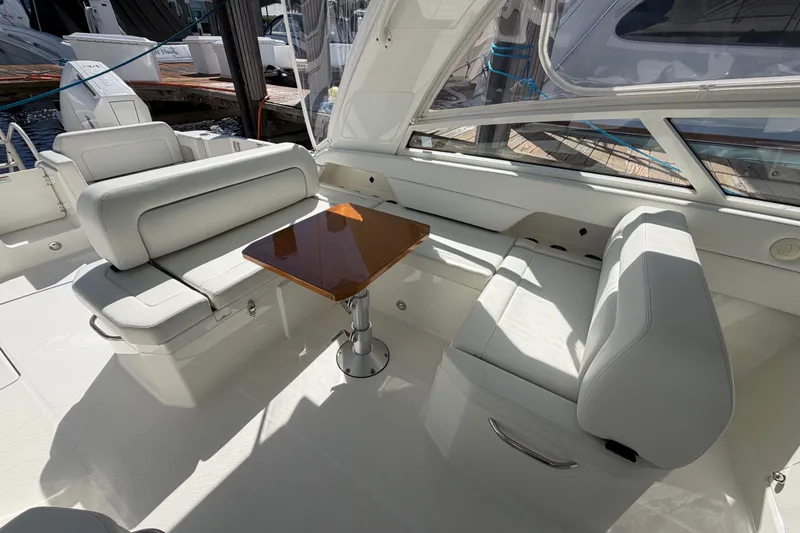 Slide: The Image of U-shape seating area - 28