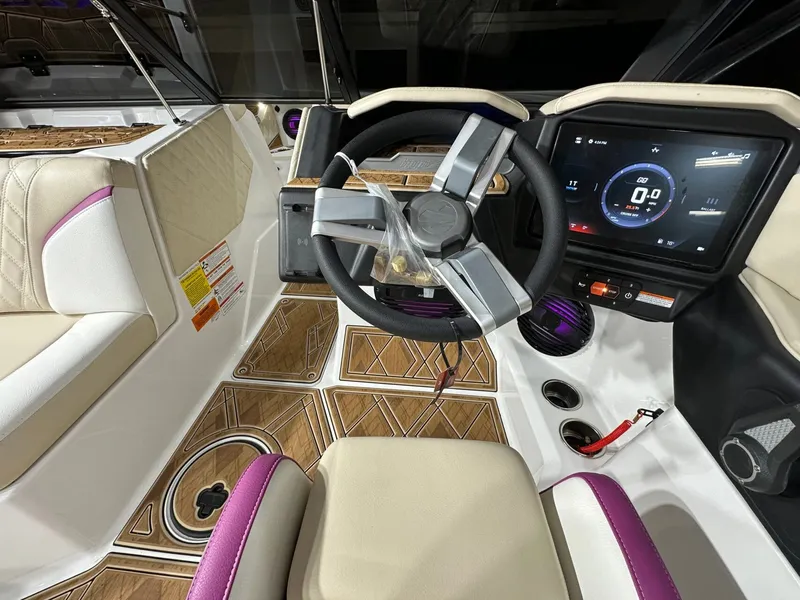 Slide: The Image of Tigé 22RZX 2024 - 15