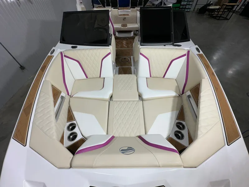 Slide: The Image of Tigé 22RZX 2024 - 21
