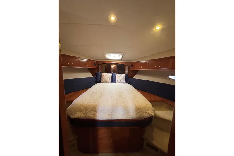 Slide: The Image of Luxurious cabin interior of 2004 Cruisers Yachts 455 Express Motoryacht with cozy bedding. - 31
