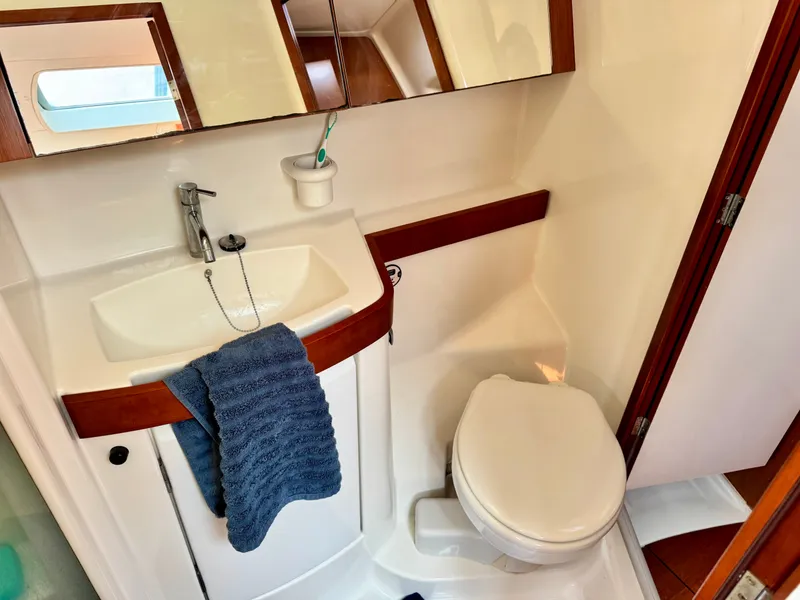 Slide: The Image of Beneteau Oceanis 40 2008 - 13