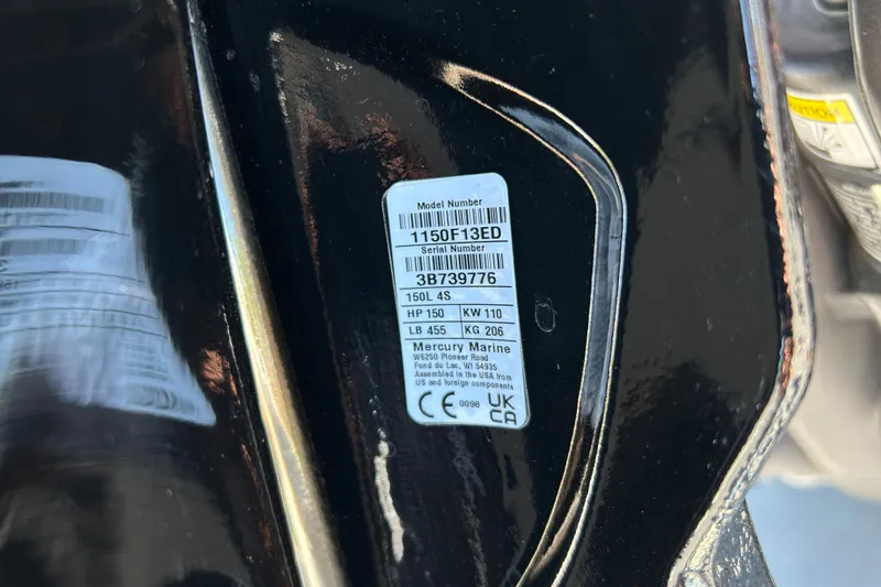 Slide: The Image of Label on a 2026 Sun Tracker Fishin' Barge 22 DLX, displaying model and serial numbers. - 126