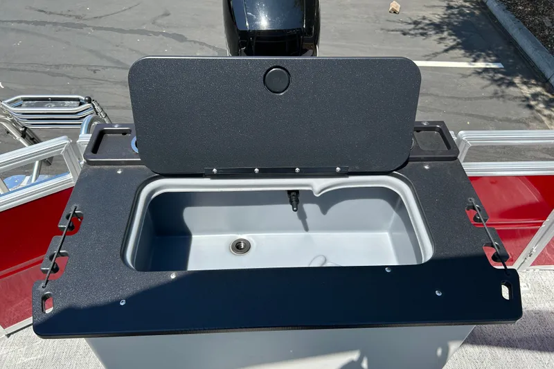Slide: The Image of Livewell on 2026 Sun Tracker Fishin' Barge 22 DLX pontoon boat, open lid view. - 20