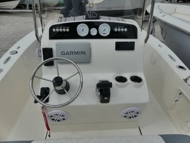 Slide: The Image of Pioneer 180 Sportfish 2027 - 8