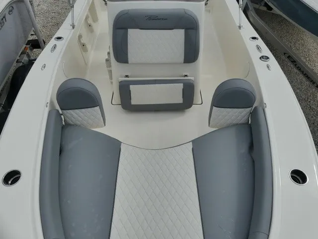 Slide: The Image of Pioneer 180 Sportfish 2027 - 13