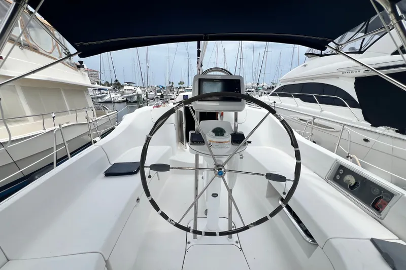 Slide: The Image of Cockpit view of 2007 Hunter 41 Deck Salon yacht in marina. - 36