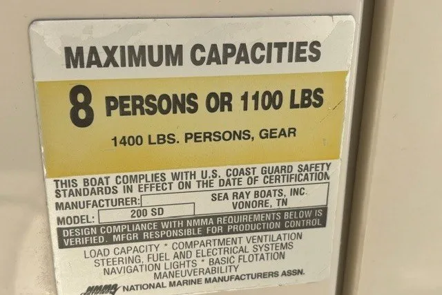 Slide: The Image of Maximum capacity label for 2004 Sea Ray 200 Sundeck: 8 persons or 1100 lbs. - 20