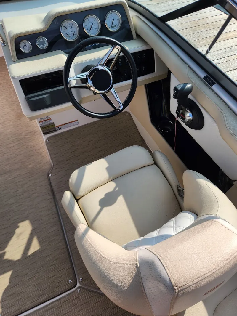 Slide: The Image of Regal 2300 Bowrider 2018 - 6