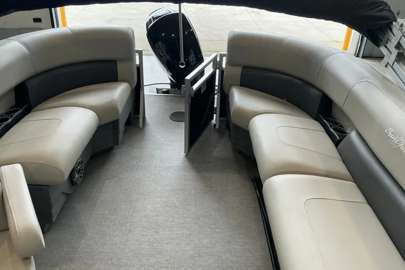 Slide: The Image of Interior of 2021 SunChaser Vista 20 LR pontoon boat with spacious seating. - 22