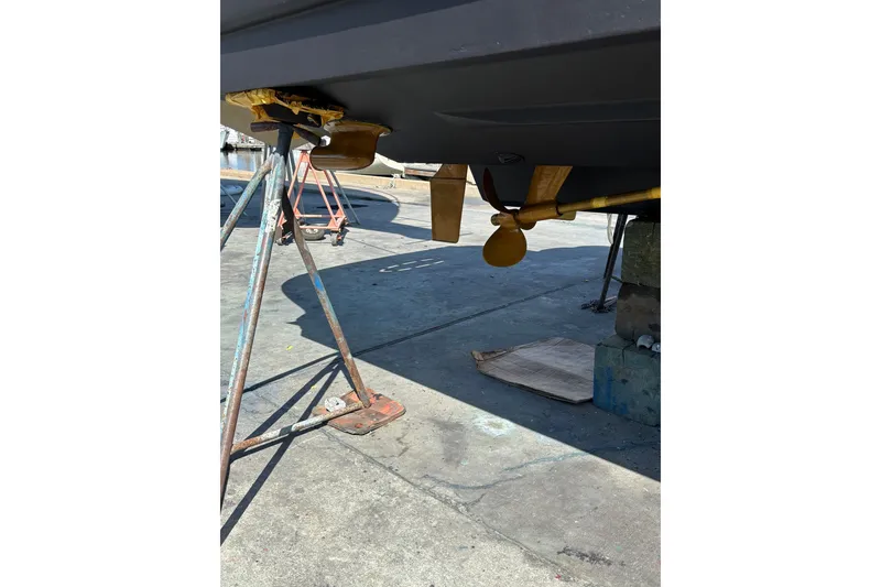 Slide: The Image of 2004 Sea Ray Sundancer 320 on stands, showing propeller and hull details. - 11