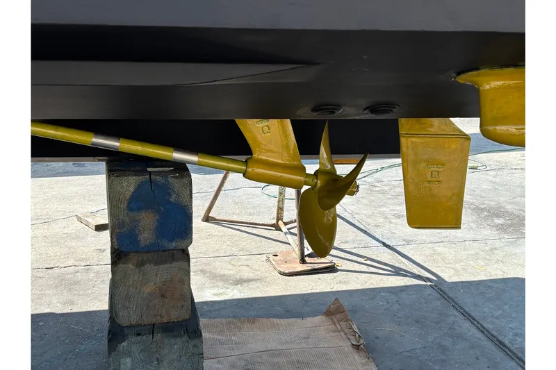 Slide: The Image of Propeller and rudder of 2004 Sea Ray Sundancer 320 on dry dock. - 15