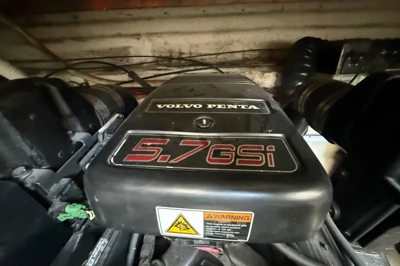 Slide: The Image of Volvo Penta 5.7 GSi engine in a 2000 Larson Cabrio 330 boat. - 57