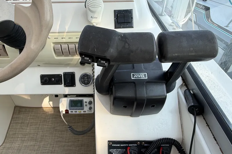 Slide: The Image of Control panel of a 2000 Larson Cabrio 330 boat with Volvo Penta throttle. - 25