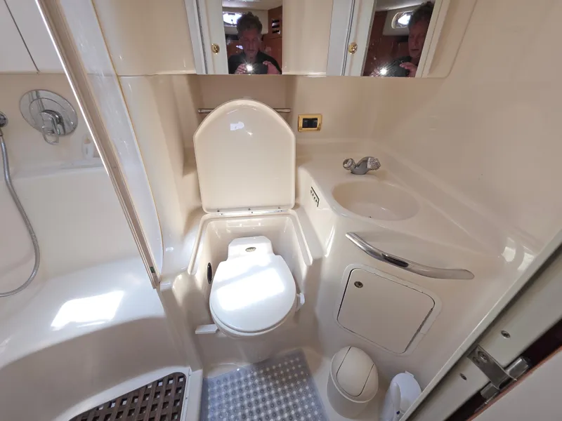 Slide: The Image of Sea Ray 380 Sundancer 2001 - 51