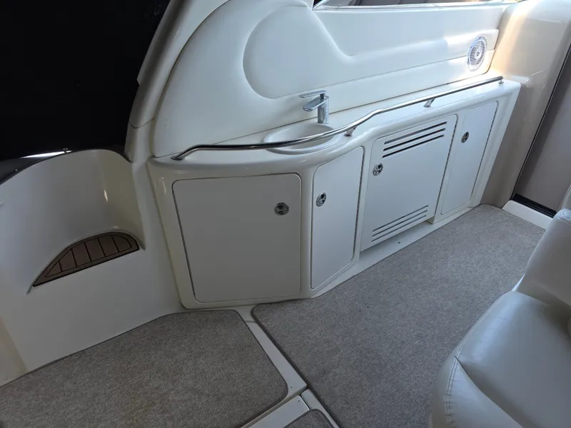 Slide: The Image of Sea Ray 380 Sundancer 2001 - 19