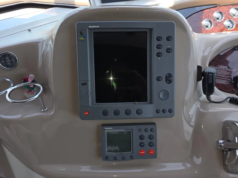 Slide: The Image of Sea Ray 380 Sundancer 2001 - 26