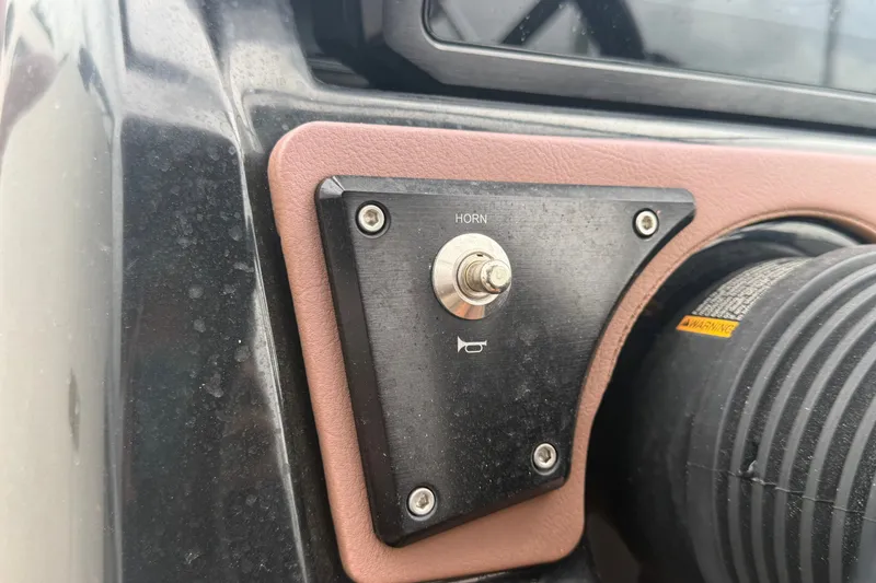 Slide: The Image of Horn switch on 2018 Scarab 255 ID dashboard, close-up view. - 28
