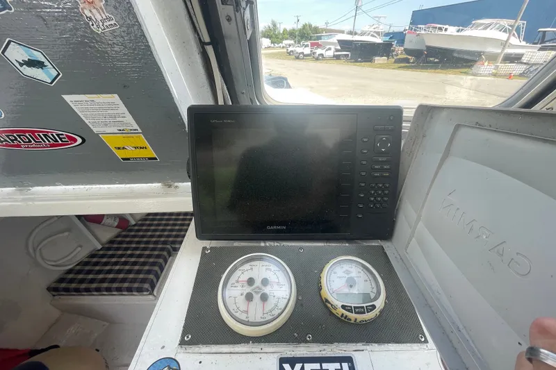 Slide: The Image of Interior of a 1996 Outlaw Marine 25' OUTLAW boat with Garmin navigation system. - 16