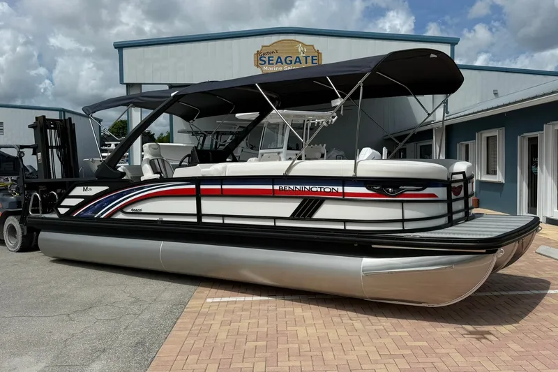 The Image of 2027 Bennington 26 MSB USA 250 Limited Edition pontoon boat at Seagate Marine Sales. - 0