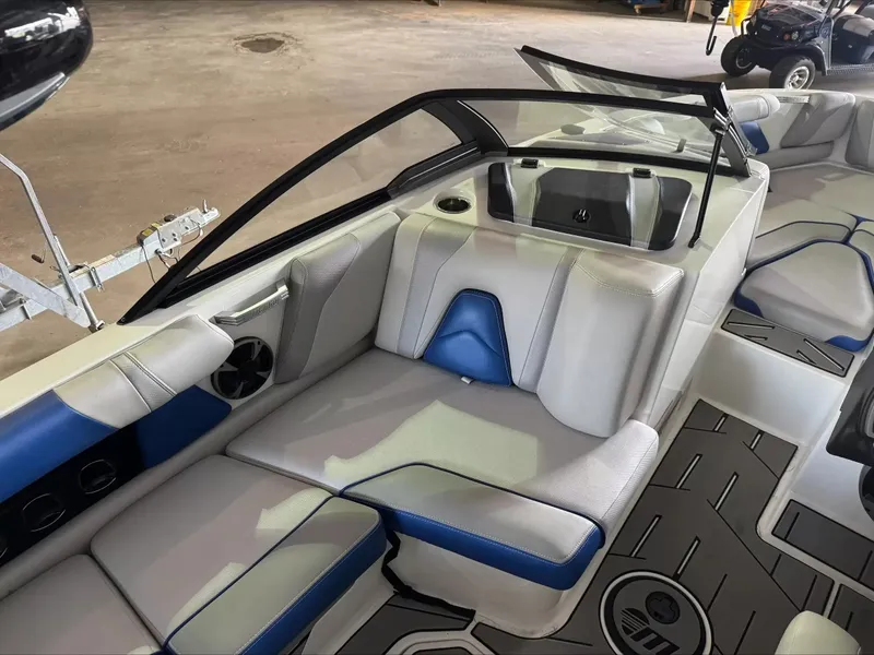 Slide: The Image of Malibu Wakesetter 21 VLX 2018 - 7