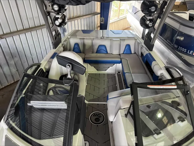 Slide: The Image of Malibu Wakesetter 21 VLX 2018 - 9