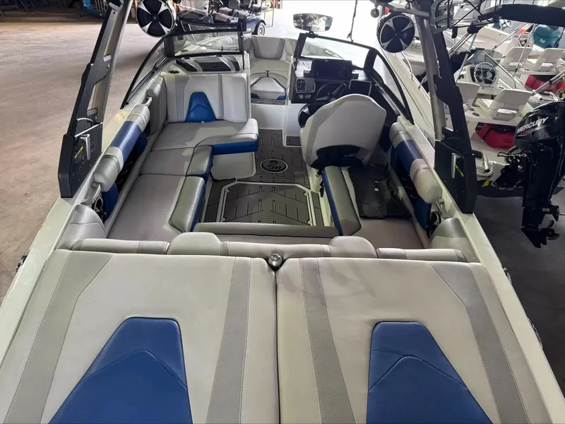 Slide: The Image of Malibu Wakesetter 21 VLX 2018 - 6