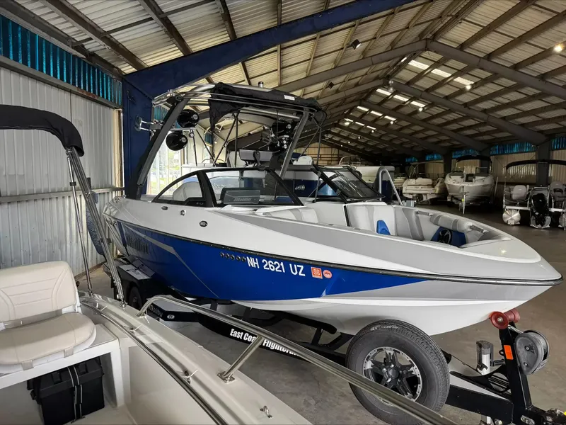 Slide: The Image of Malibu Wakesetter 21 VLX 2018 - 2