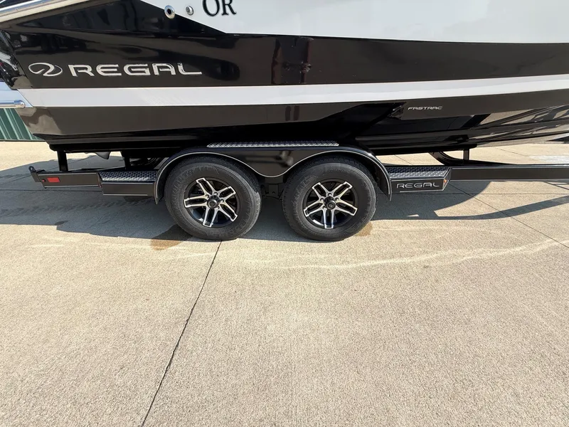 Slide: The Image of Regal 2500 RX Bowrider 2017 - 42