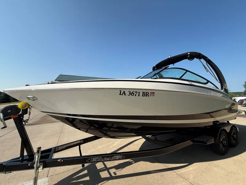 Slide: The Image of Regal 2500 RX Bowrider 2017 - 3