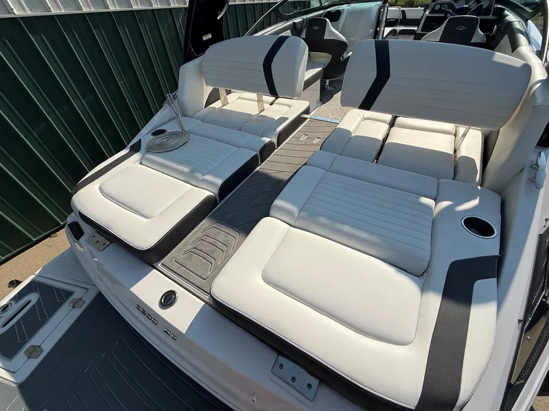 Slide: The Image of Regal 2500 RX Bowrider 2017 - 33