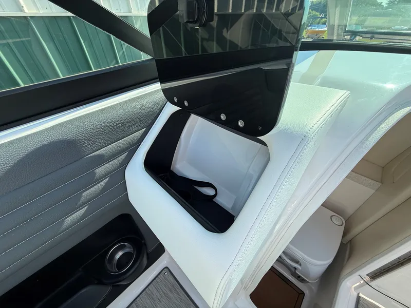 Slide: The Image of Regal 2500 RX Bowrider 2017 - 23