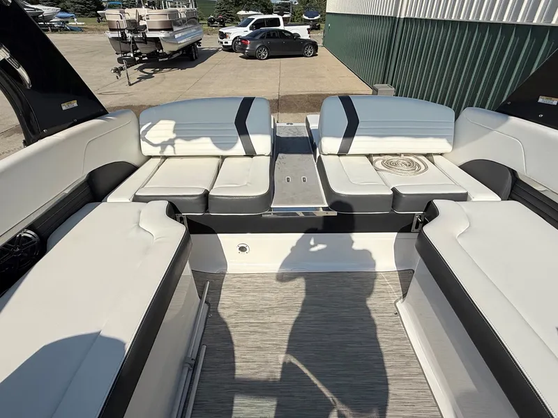 Slide: The Image of Regal 2500 RX Bowrider 2017 - 27