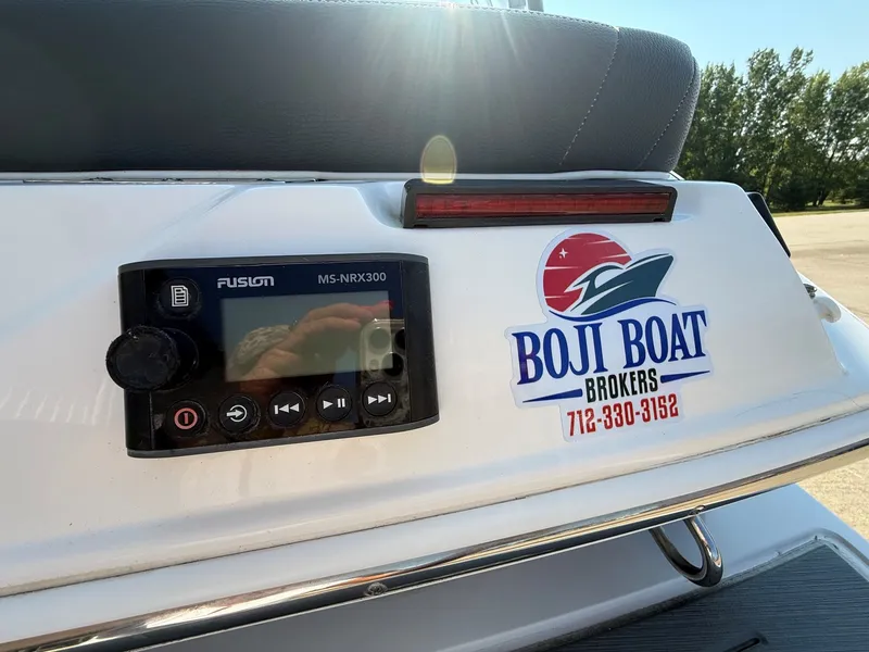 Slide: The Image of Regal 2500 RX Bowrider 2017 - 8