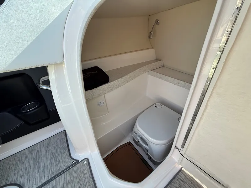 Slide: The Image of Regal 2500 RX Bowrider 2017 - 22