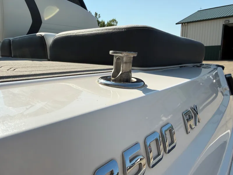 Slide: The Image of Regal 2500 RX Bowrider 2017 - 10