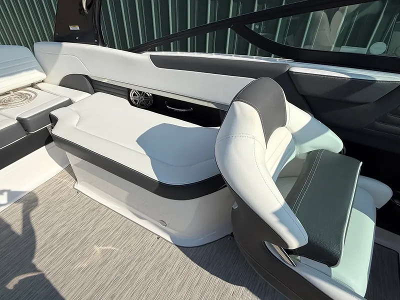 Slide: The Image of Regal 2500 RX Bowrider 2017 - 26