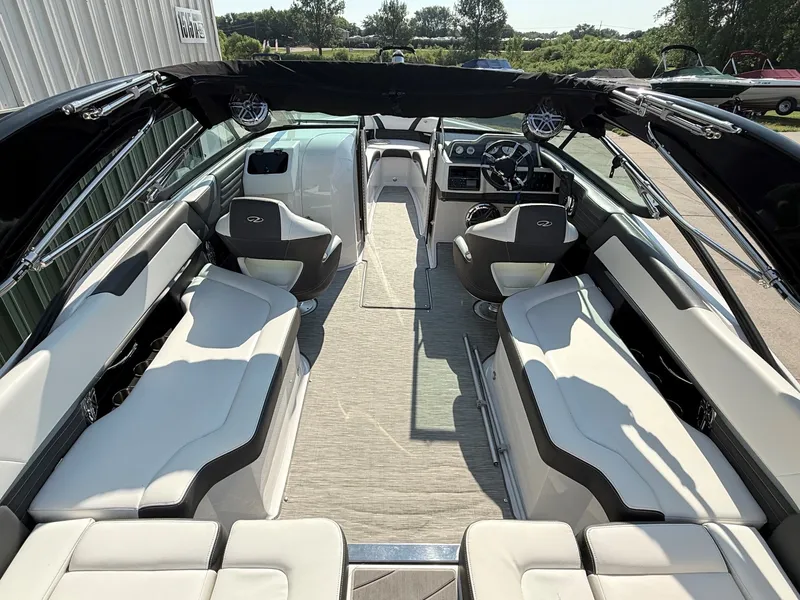 Slide: The Image of Regal 2500 RX Bowrider 2017 - 39