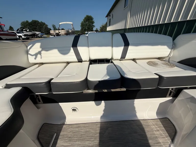 Slide: The Image of Regal 2500 RX Bowrider 2017 - 31