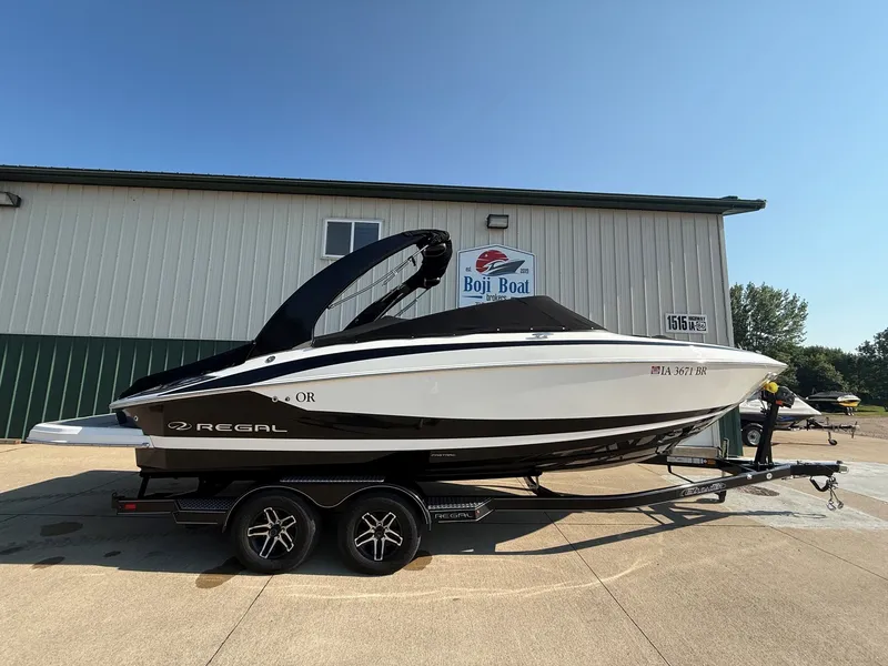 Slide: The Image of Regal 2500 RX Bowrider 2017 - 45