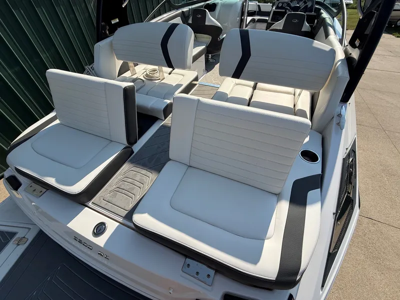 Slide: The Image of Regal 2500 RX Bowrider 2017 - 34