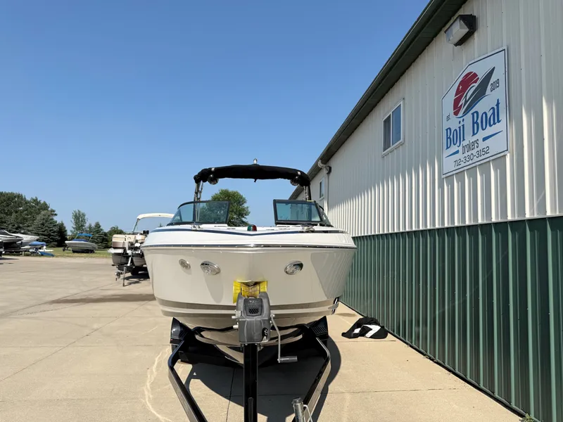 Slide: The Image of Regal 2500 RX Bowrider 2017 - 2