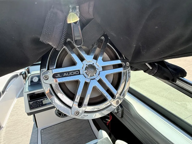 Slide: The Image of Regal 2500 RX Bowrider 2017 - 41