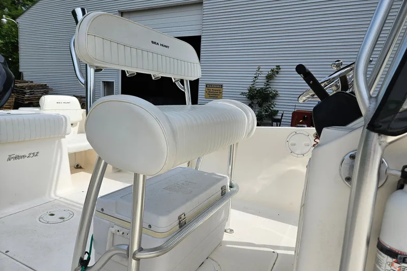Slide: The Image of 2005 Sea Hunt Triton 232 boat interior with white seating and console details. - 9
