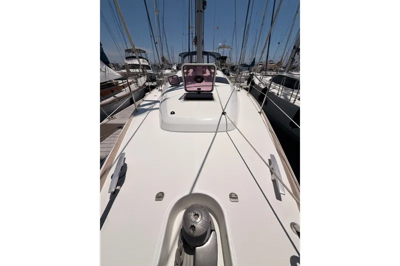 Slide: The Image of 2009 Jeanneau Sun Odyssey 45 DS sailboat deck view at marina. - 34