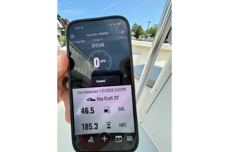 Slide: The Image of A smartphone displays boat statistics, including speed and fuel consumption. - 13