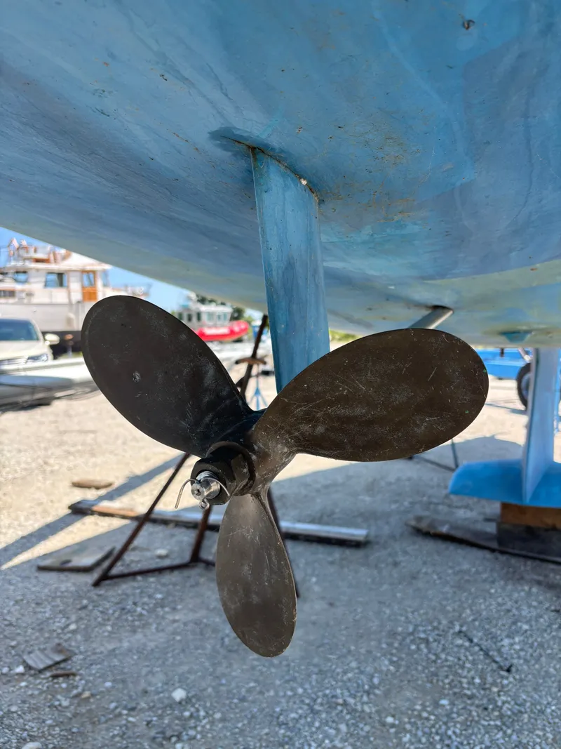 Slide: The Image of Catalina 320 1999 - 8