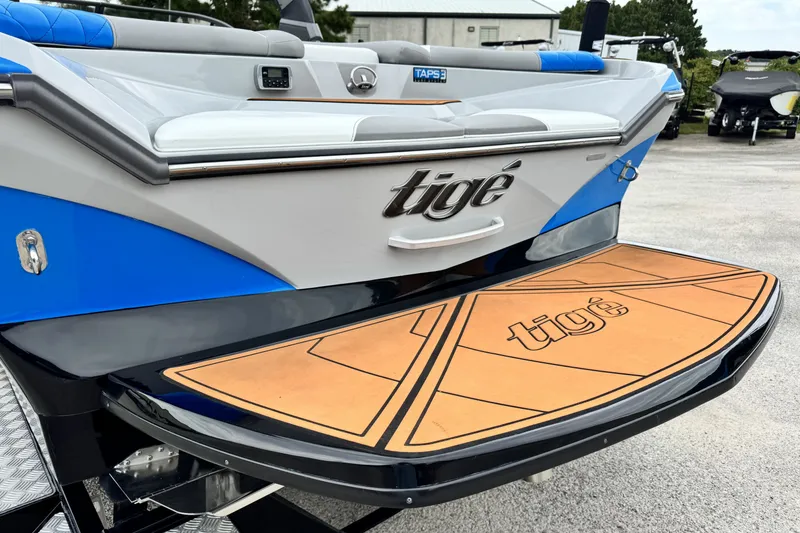 Slide: The Image of 2017 Tigé R23 boat rear view with logo and swim platform. - 9