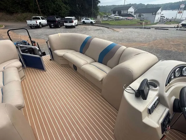 Slide: The Image of Bentley Pontoons 240 CRUISE 2015 - 17